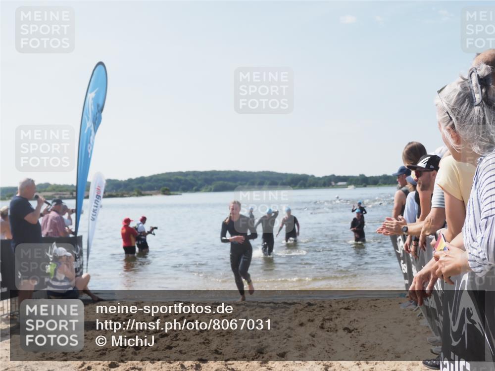 22.06.2025 - Viking Triathlon MichiJ http://msf.ph/oto/8067031 22.06.2025 10:36:33 Schwimmen 42, 88, 232, 251, 332 meine-sportfotos.de