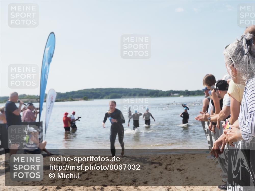 22.06.2025 - Viking Triathlon MichiJ http://msf.ph/oto/8067032 22.06.2025 10:36:34 Schwimmen 42, 88, 232, 251, 332 meine-sportfotos.de