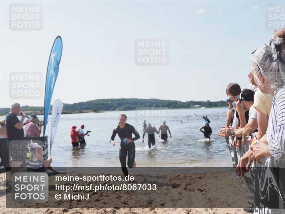 22.06.2025 - Viking Triathlon MichiJ http://msf.ph/oto/8067033 22.06.2025 10:36:34 Schwimmen 42, 88, 232, 251, 332 meine-sportfotos.de