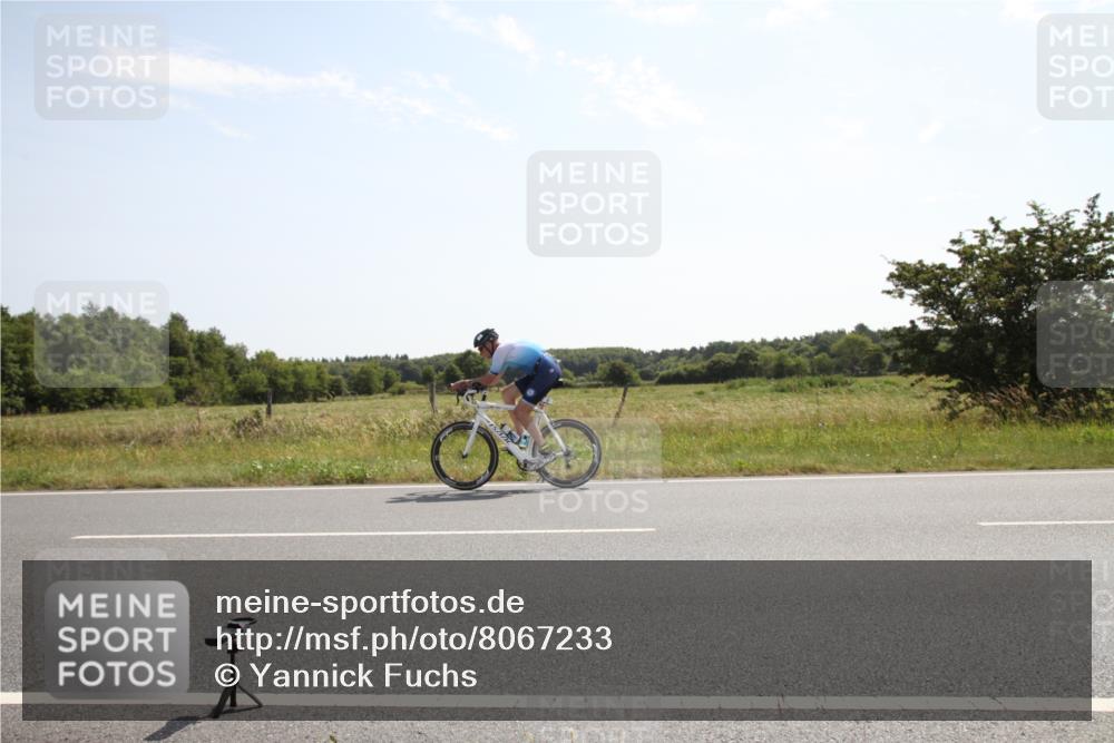 22.06.2025 - Viking Triathlon Yannick Fuchs http://msf.ph/oto/8067233 22.06.2025 11:09:32 Radfahren 26, 95, 326, 368, 423 meine-sportfotos.de