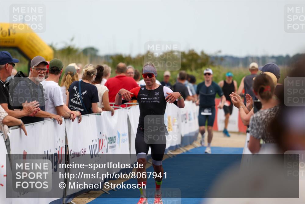 22.06.2025 - Viking Triathlon Michael Strokosch http://msf.ph/oto/8067941 22.06.2025 15:05:45 Ziel 491, 492 meine-sportfotos.de