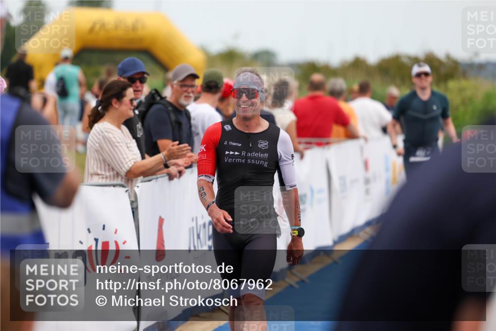22.06.2025 - Viking Triathlon Michael Strokosch http://msf.ph/oto/8067962 22.06.2025 15:05:47 Ziel 491, 492 meine-sportfotos.de