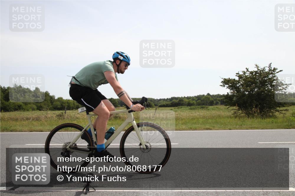 22.06.2025 - Viking Triathlon Yannick Fuchs http://msf.ph/oto/8068177 22.06.2025 12:00:43 Radfahren 98, 305, 439, 457 meine-sportfotos.de