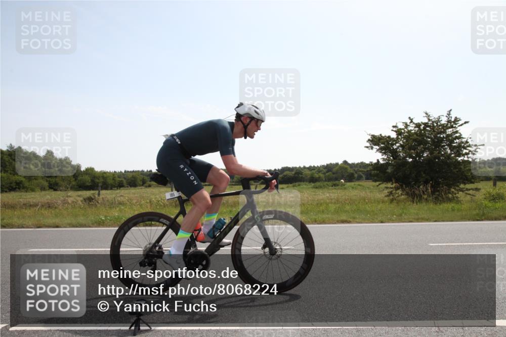 22.06.2025 - Viking Triathlon Yannick Fuchs http://msf.ph/oto/8068224 22.06.2025 11:25:30 Radfahren 90, 185, 195, 198, 228, 384, 390, 401, 534 meine-sportfotos.de