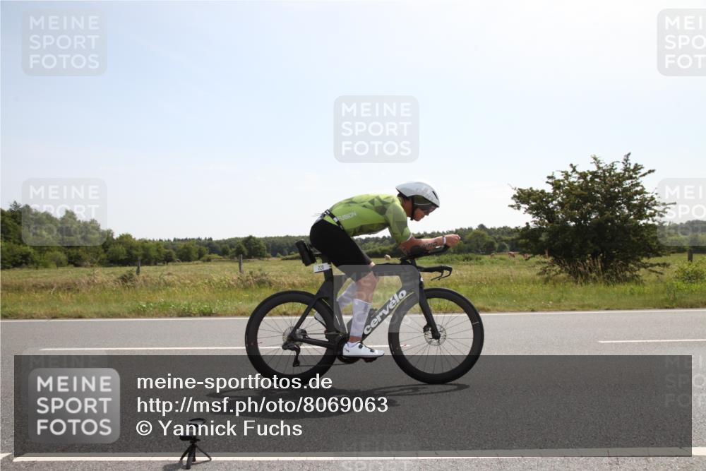 22.06.2025 - Viking Triathlon Yannick Fuchs http://msf.ph/oto/8069063 22.06.2025 11:32:17 Radfahren 220, 238, 450 meine-sportfotos.de