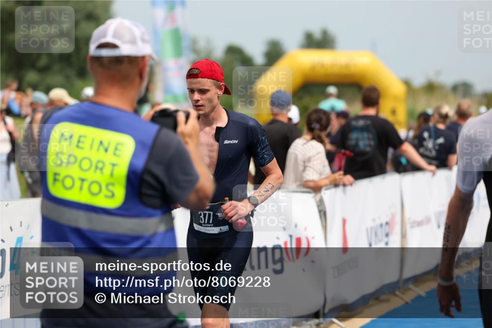 22.06.2025 - Viking Triathlon Michael Strokosch http://msf.ph/oto/8069228 22.06.2025 15:15:01 Ziel 264, 377 meine-sportfotos.de