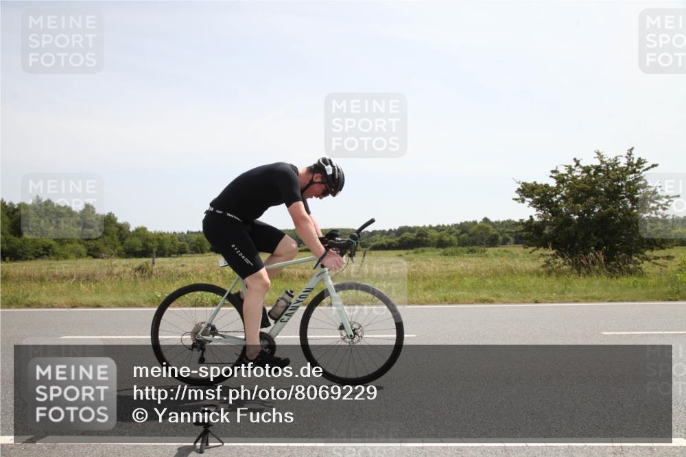 22.06.2025 - Viking Triathlon Yannick Fuchs http://msf.ph/oto/8069229 22.06.2025 12:08:20 Radfahren 34, 46, 164, 297, 321, 451, 633 meine-sportfotos.de
