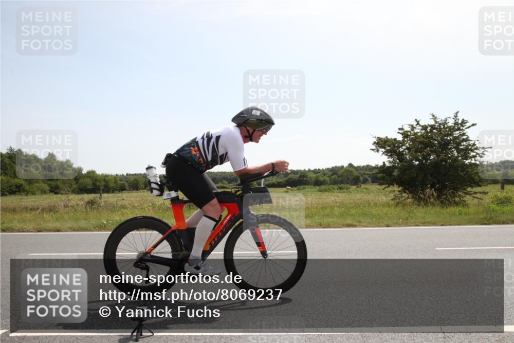 22.06.2025 - Viking Triathlon Yannick Fuchs http://msf.ph/oto/8069237 22.06.2025 11:33:53 Radfahren 25, 290 meine-sportfotos.de