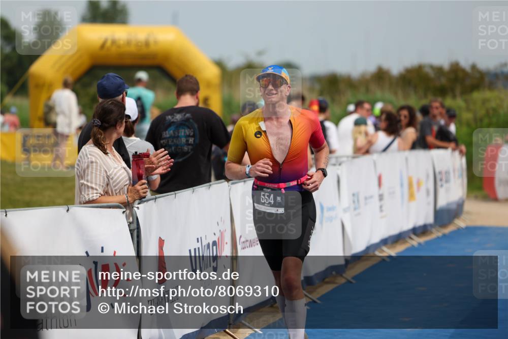 22.06.2025 - Viking Triathlon Michael Strokosch http://msf.ph/oto/8069310 22.06.2025 15:15:47 Ziel 554 meine-sportfotos.de