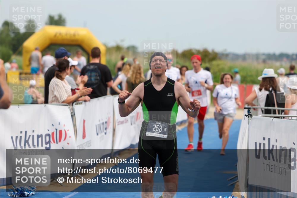 22.06.2025 - Viking Triathlon Michael Strokosch http://msf.ph/oto/8069477 22.06.2025 15:17:13 Ziel 253, 657 meine-sportfotos.de