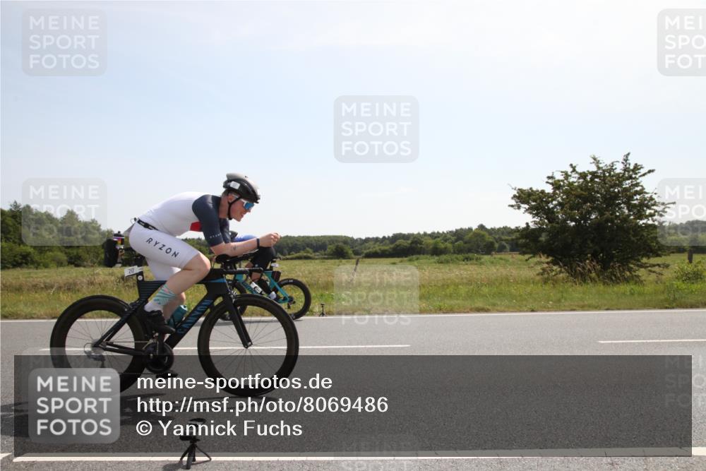 22.06.2025 - Viking Triathlon Yannick Fuchs http://msf.ph/oto/8069486 22.06.2025 11:36:06 Radfahren 124, 214, 217, 464, 492 meine-sportfotos.de