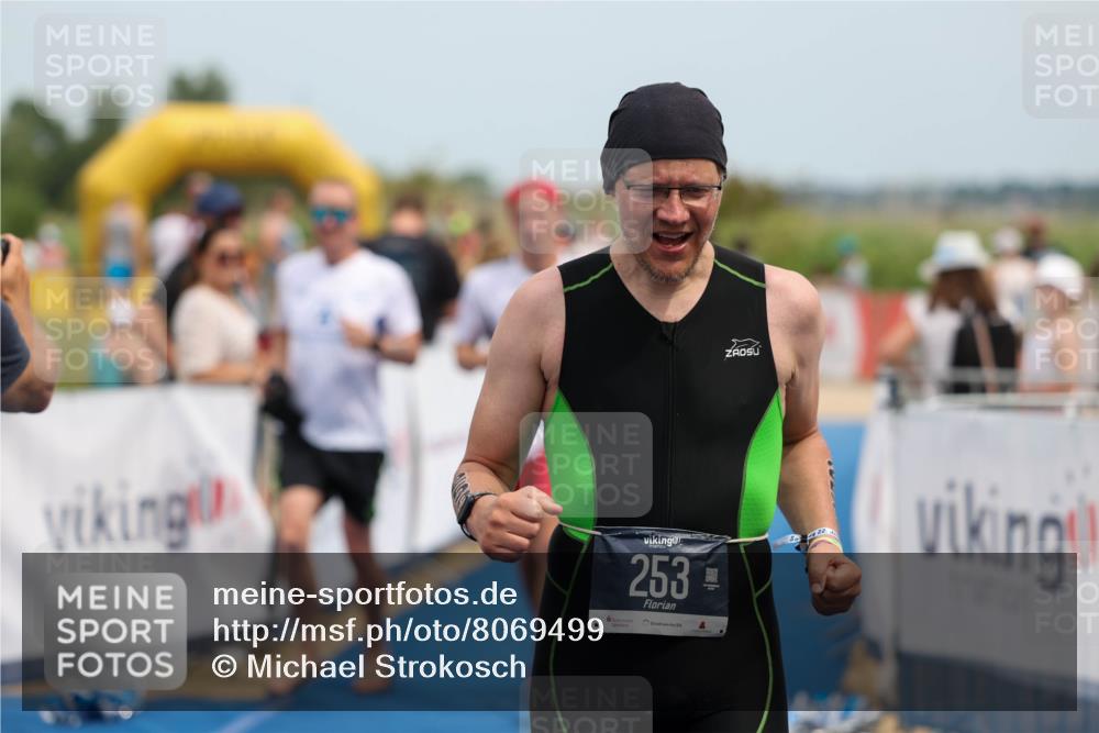 22.06.2025 - Viking Triathlon Michael Strokosch http://msf.ph/oto/8069499 22.06.2025 15:17:15 Ziel 253, 657 meine-sportfotos.de