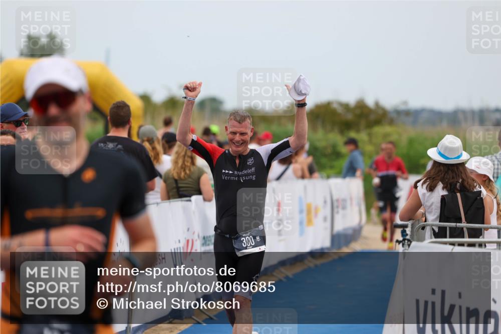 22.06.2025 - Viking Triathlon Michael Strokosch http://msf.ph/oto/8069685 22.06.2025 15:18:21 Ziel 164, 300 meine-sportfotos.de