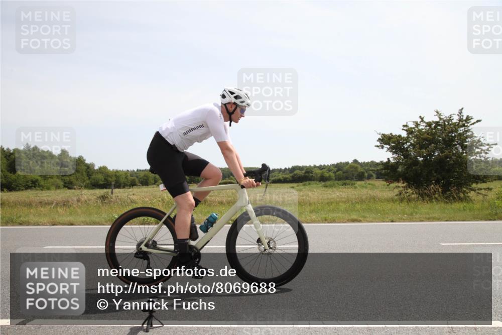 22.06.2025 - Viking Triathlon Yannick Fuchs http://msf.ph/oto/8069688 22.06.2025 12:11:14 Radfahren 643, 658 meine-sportfotos.de