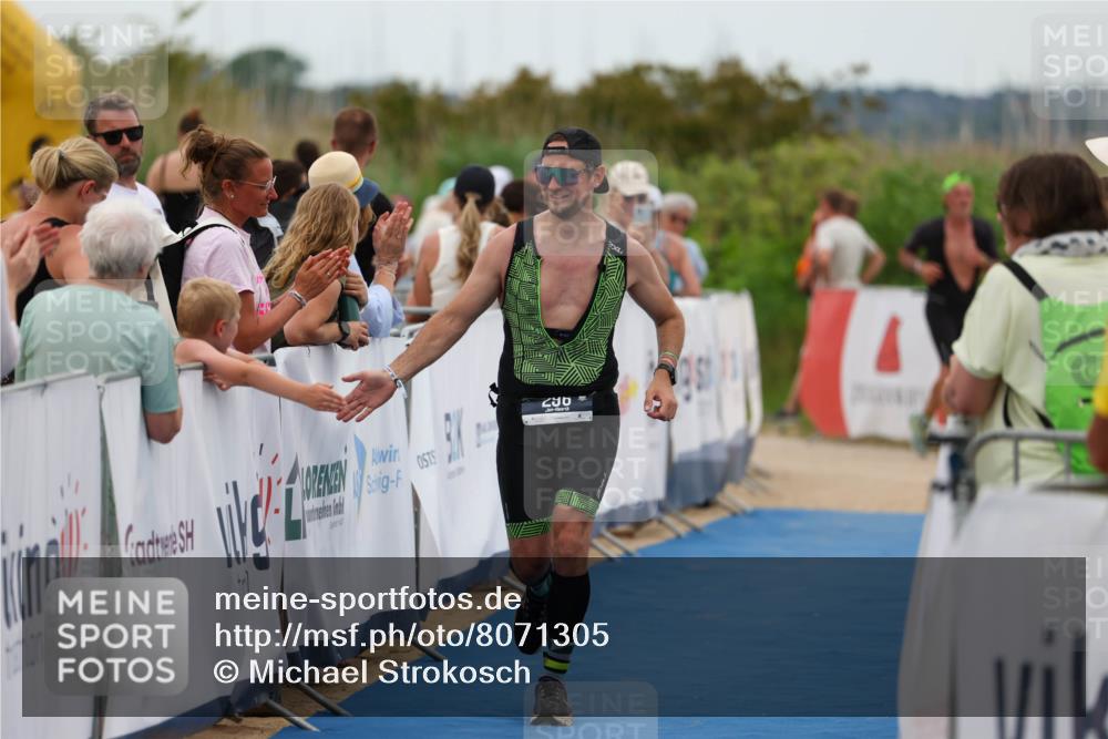 22.06.2025 - Viking Triathlon Michael Strokosch http://msf.ph/oto/8071305 22.06.2025 15:28:48 Ziel 296 meine-sportfotos.de