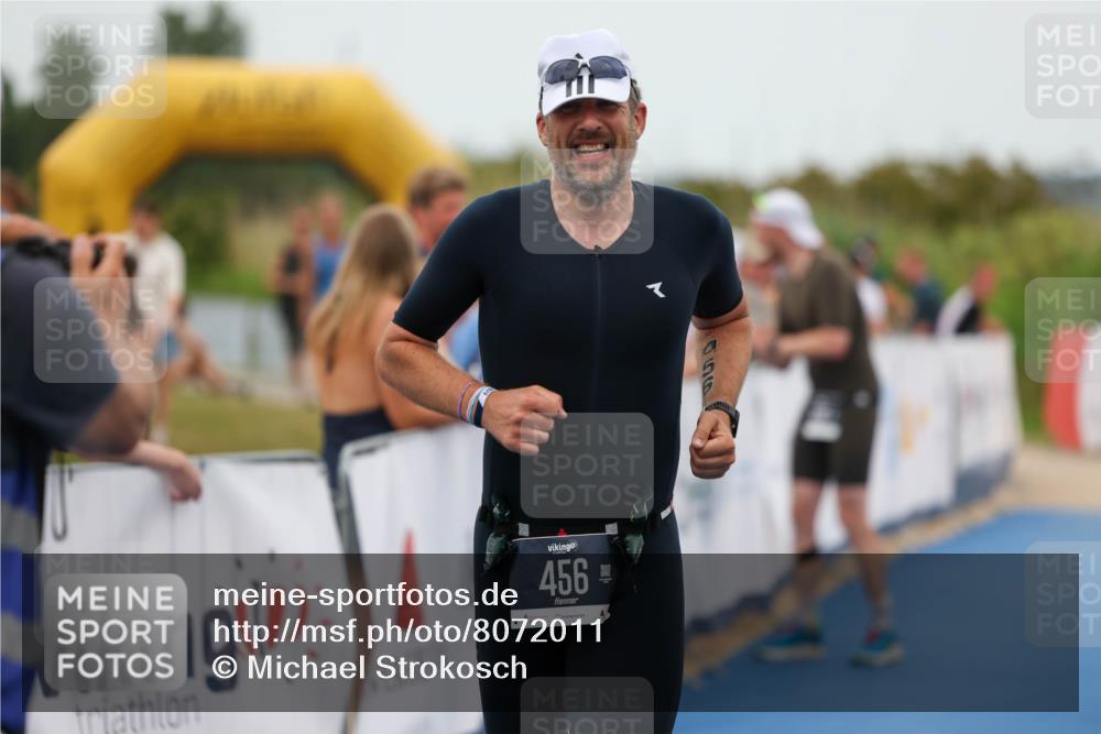 22.06.2025 - Viking Triathlon Michael Strokosch http://msf.ph/oto/8072011 22.06.2025 15:46:49 Ziel 335, 456 meine-sportfotos.de