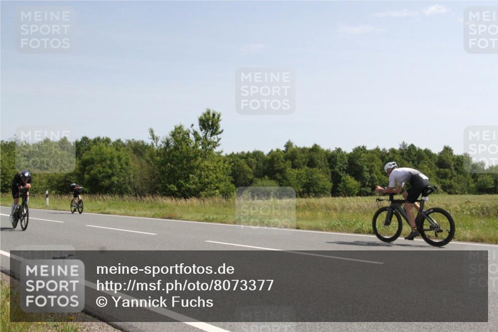 22.06.2025 - Viking Triathlon Yannick Fuchs http://msf.ph/oto/8073377 22.06.2025 11:05:36 Radfahren 93, 254, 335, 408, 657, 661 meine-sportfotos.de