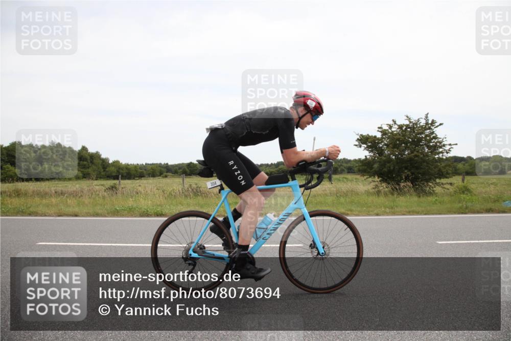 22.06.2025 - Viking Triathlon Yannick Fuchs http://msf.ph/oto/8073694 22.06.2025 12:50:52 Radfahren 264, 304 meine-sportfotos.de