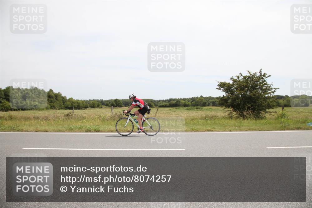 22.06.2025 - Viking Triathlon Yannick Fuchs http://msf.ph/oto/8074257 22.06.2025 12:59:52 Radfahren 48, 142 meine-sportfotos.de