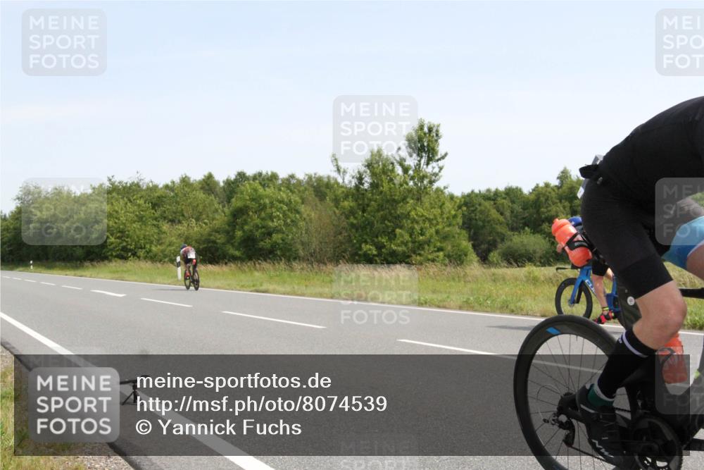 22.06.2025 - Viking Triathlon Yannick Fuchs http://msf.ph/oto/8074539 22.06.2025 11:25:32 Radfahren 9, 90, 185, 195, 198, 228, 384, 390, 401, 500, 534 meine-sportfotos.de