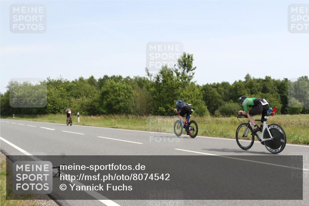 22.06.2025 - Viking Triathlon Yannick Fuchs http://msf.ph/oto/8074542 22.06.2025 11:25:33 Radfahren 9, 90, 185, 195, 198, 384, 390, 401, 500, 534 meine-sportfotos.de