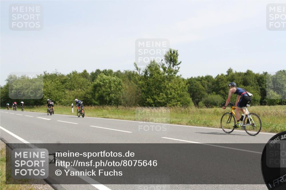 22.06.2025 - Viking Triathlon Yannick Fuchs http://msf.ph/oto/8075646 22.06.2025 11:48:39 Radfahren 93, 258, 289, 337, 367, 394, 515, 652 meine-sportfotos.de