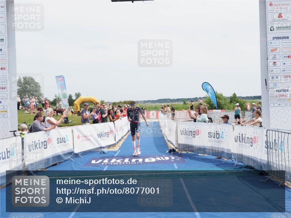 22.06.2025 - Viking Triathlon MichiJ http://msf.ph/oto/8077001 22.06.2025 14:03:25 Ziel 557 meine-sportfotos.de