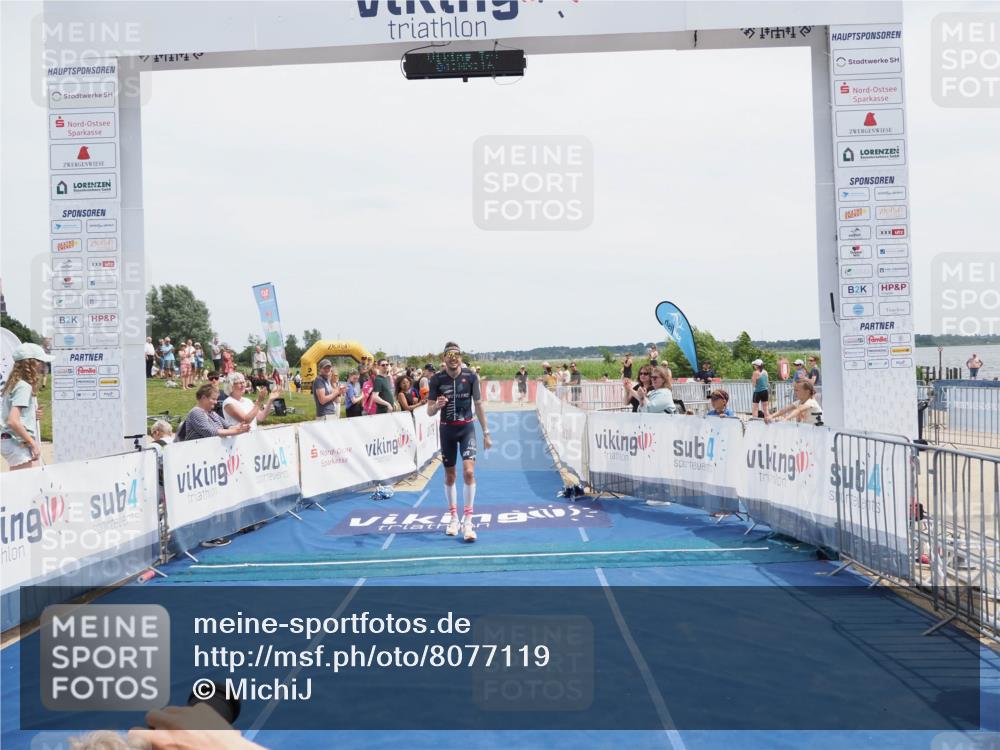 22.06.2025 - Viking Triathlon MichiJ http://msf.ph/oto/8077119 22.06.2025 14:03:27 Ziel 557 meine-sportfotos.de