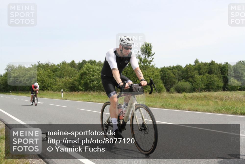 22.06.2025 - Viking Triathlon Yannick Fuchs http://msf.ph/oto/8077120 22.06.2025 12:01:20 Radfahren 63, 246, 406, 467, 491 meine-sportfotos.de
