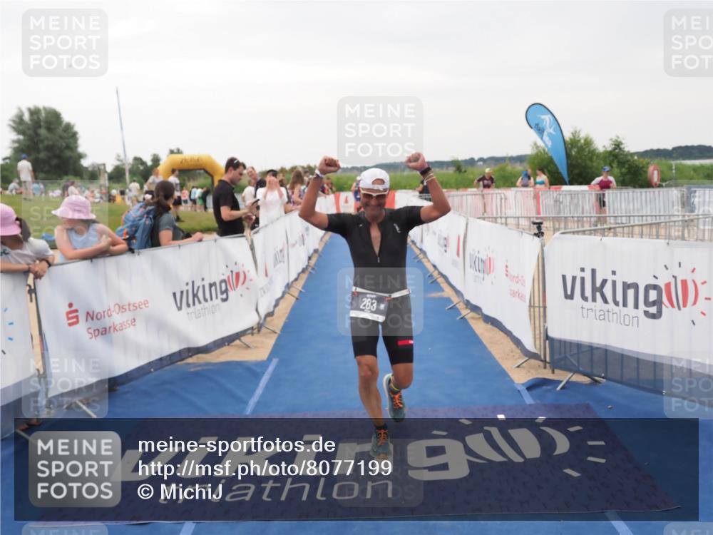 22.06.2025 - Viking Triathlon MichiJ http://msf.ph/oto/8077199 22.06.2025 16:02:39 Ziel 102, 283 meine-sportfotos.de