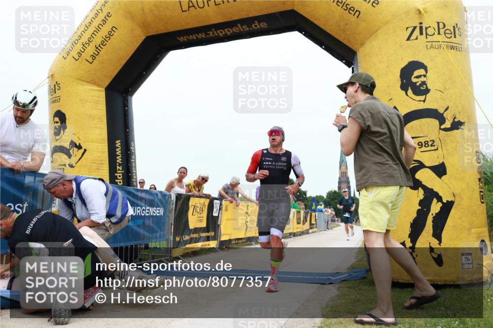 22.06.2025 - Viking Triathlon H.Heesch http://msf.ph/oto/8077357 22.06.2025 15:05:31 Laufen 491, 492 meine-sportfotos.de