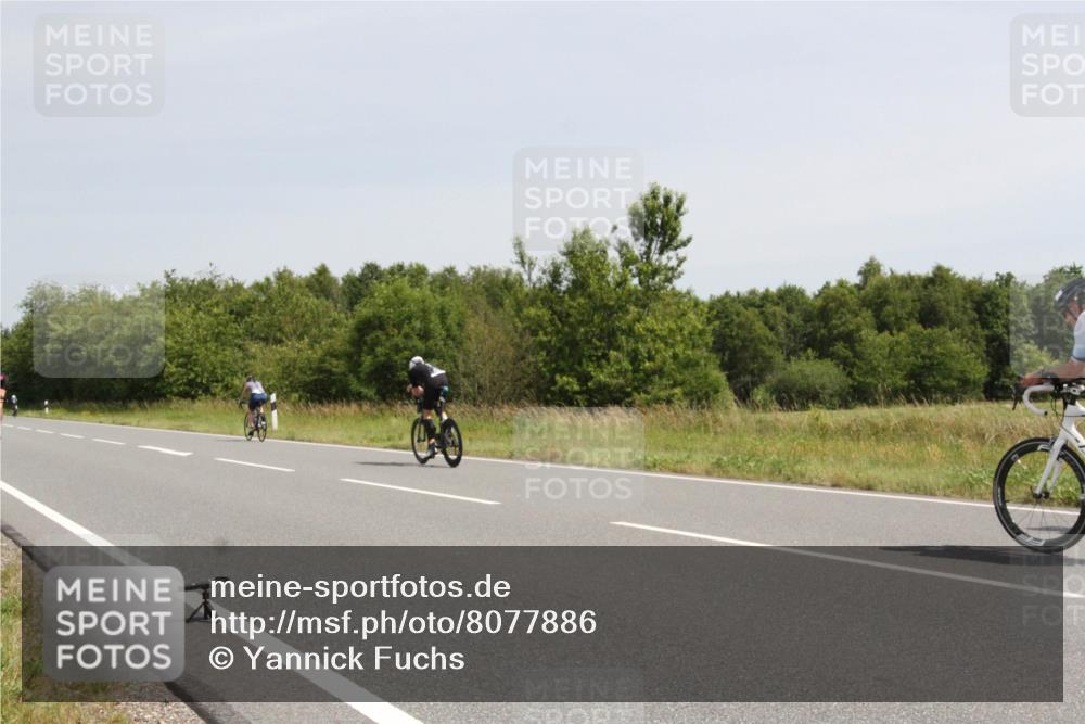 22.06.2025 - Viking Triathlon Yannick Fuchs http://msf.ph/oto/8077886 22.06.2025 12:04:52 Radfahren 9, 26, 80, 101, 272, 299, 362, 496 meine-sportfotos.de