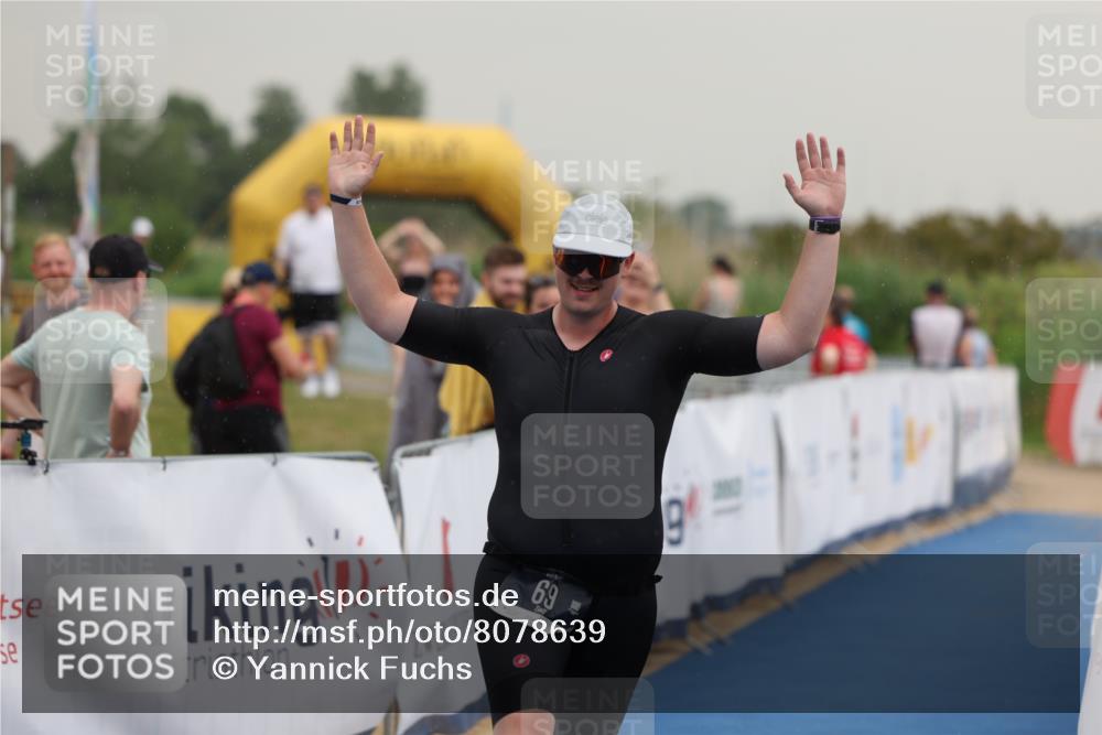 22.06.2025 - Viking Triathlon Yannick Fuchs http://msf.ph/oto/8078639 22.06.2025 16:37:08 Ziel 69 meine-sportfotos.de
