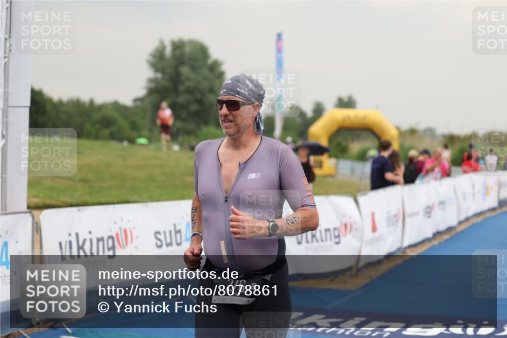 22.06.2025 - Viking Triathlon Yannick Fuchs http://msf.ph/oto/8078861 22.06.2025 16:38:51 Ziel 276 meine-sportfotos.de