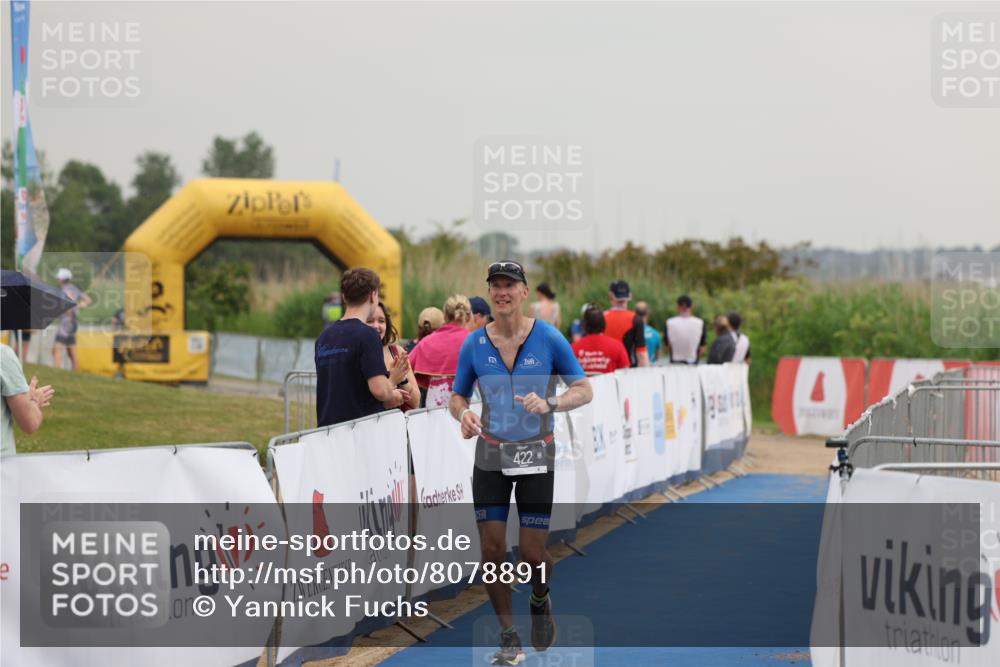 22.06.2025 - Viking Triathlon Yannick Fuchs http://msf.ph/oto/8078891 22.06.2025 16:38:56 Ziel 422 meine-sportfotos.de