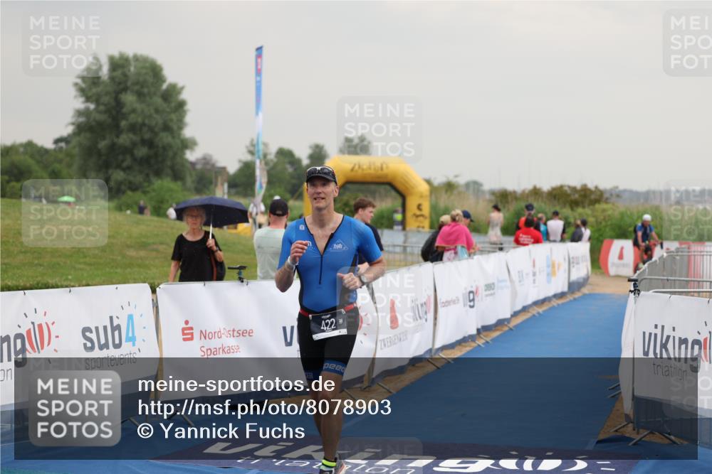 22.06.2025 - Viking Triathlon Yannick Fuchs http://msf.ph/oto/8078903 22.06.2025 16:38:59 Ziel 422 meine-sportfotos.de