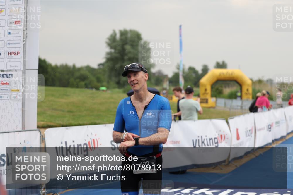 22.06.2025 - Viking Triathlon Yannick Fuchs http://msf.ph/oto/8078913 22.06.2025 16:39:00 Ziel 422 meine-sportfotos.de