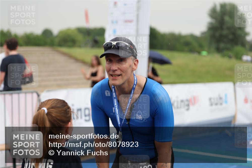 22.06.2025 - Viking Triathlon Yannick Fuchs http://msf.ph/oto/8078923 22.06.2025 16:39:04 Ziel 422 meine-sportfotos.de
