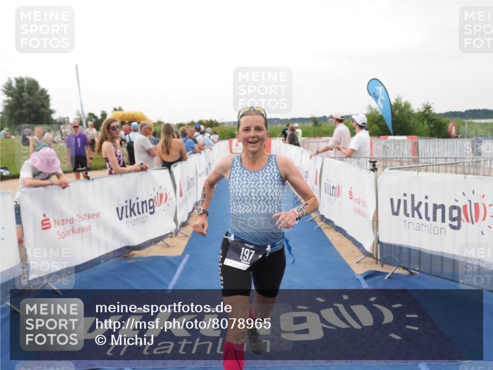 22.06.2025 - Viking Triathlon MichiJ http://msf.ph/oto/8078965 22.06.2025 15:56:03 Ziel 197 meine-sportfotos.de
