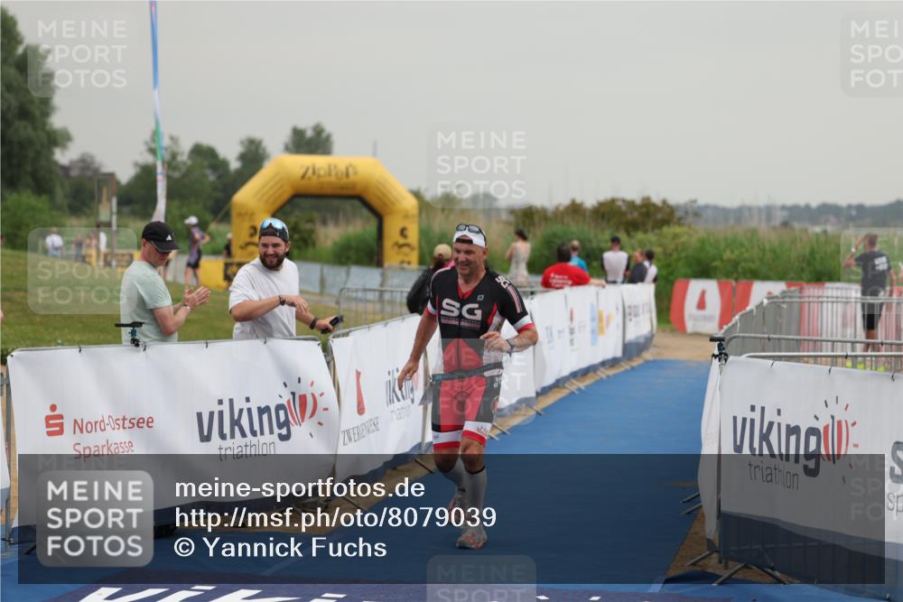 22.06.2025 - Viking Triathlon Yannick Fuchs http://msf.ph/oto/8079039 22.06.2025 16:39:26 Ziel 156 meine-sportfotos.de
