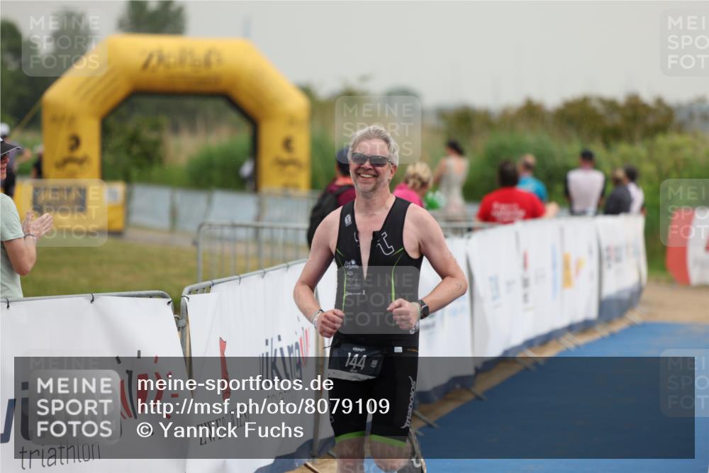 22.06.2025 - Viking Triathlon Yannick Fuchs http://msf.ph/oto/8079109 22.06.2025 16:39:44 Ziel 144 meine-sportfotos.de