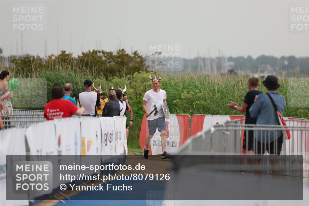 22.06.2025 - Viking Triathlon Yannick Fuchs http://msf.ph/oto/8079126 22.06.2025 16:40:47 Ziel  meine-sportfotos.de