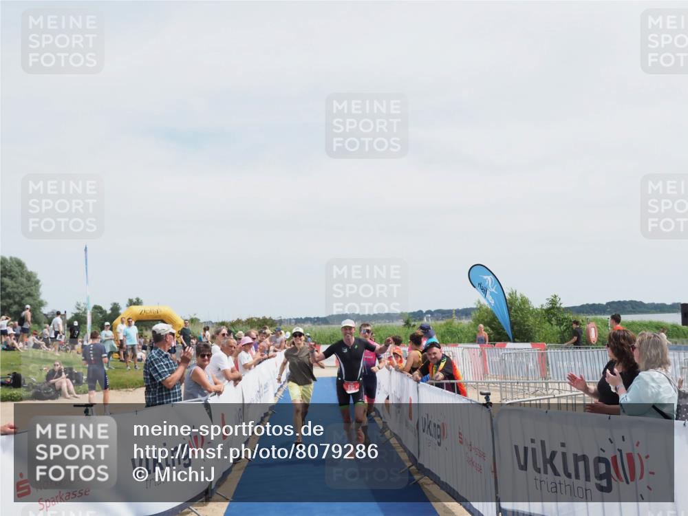 22.06.2025 - Viking Triathlon MichiJ http://msf.ph/oto/8079286 22.06.2025 14:17:17 Ziel 610 meine-sportfotos.de
