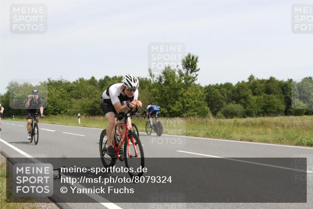 22.06.2025 - Viking Triathlon Yannick Fuchs http://msf.ph/oto/8079324 22.06.2025 12:14:01 Radfahren 28, 150, 172, 180, 184, 253, 375, 513, 635, 645 meine-sportfotos.de