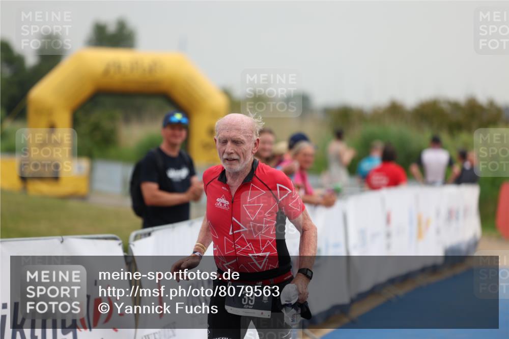 22.06.2025 - Viking Triathlon Yannick Fuchs http://msf.ph/oto/8079563 22.06.2025 16:43:16 Ziel 39 meine-sportfotos.de
