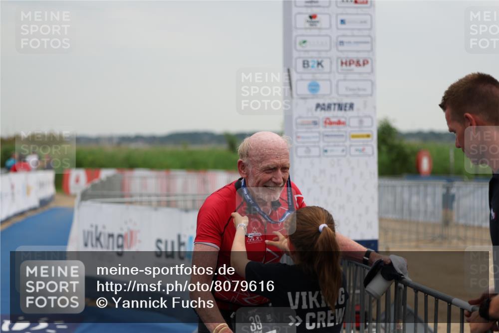 22.06.2025 - Viking Triathlon Yannick Fuchs http://msf.ph/oto/8079616 22.06.2025 16:43:27 Ziel  meine-sportfotos.de