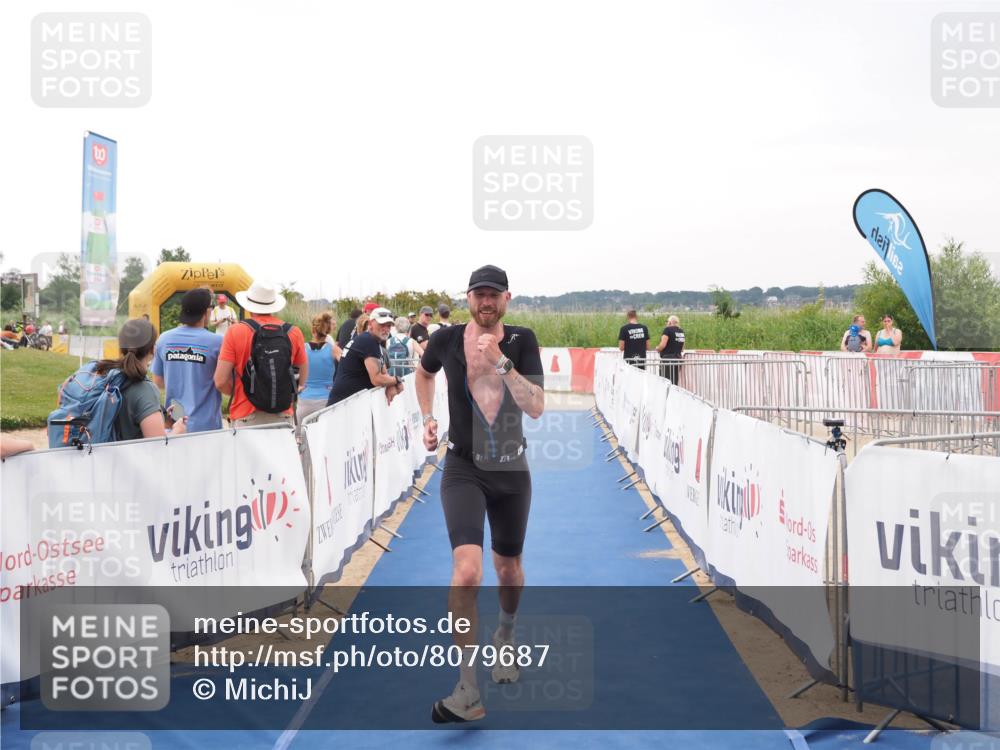 22.06.2025 - Viking Triathlon MichiJ http://msf.ph/oto/8079687 22.06.2025 16:05:02 Ziel 342 meine-sportfotos.de