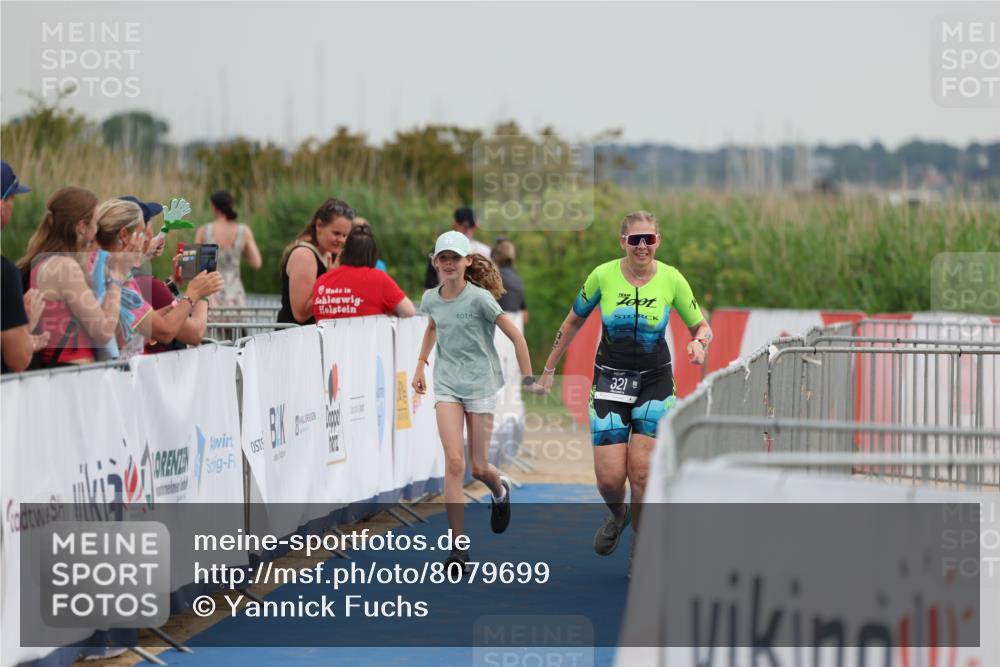 22.06.2025 - Viking Triathlon Yannick Fuchs http://msf.ph/oto/8079699 22.06.2025 16:45:58 Ziel 321 meine-sportfotos.de