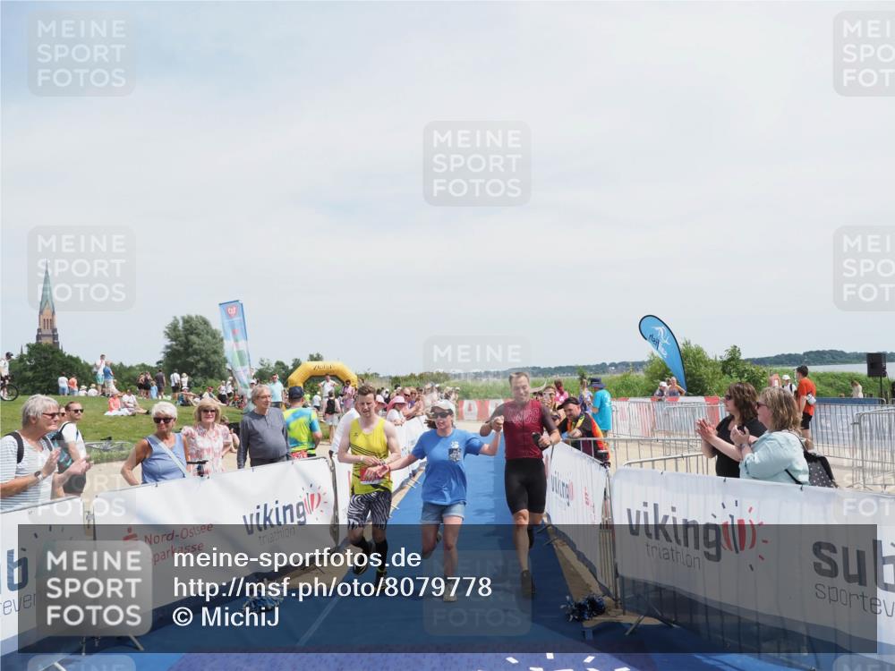 22.06.2025 - Viking Triathlon MichiJ http://msf.ph/oto/8079778 22.06.2025 14:19:15 Ziel 604 meine-sportfotos.de