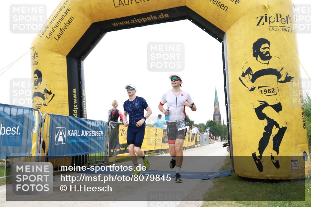22.06.2025 - Viking Triathlon H.Heesch http://msf.ph/oto/8079845 22.06.2025 15:56:42 Laufen 318, 328 meine-sportfotos.de